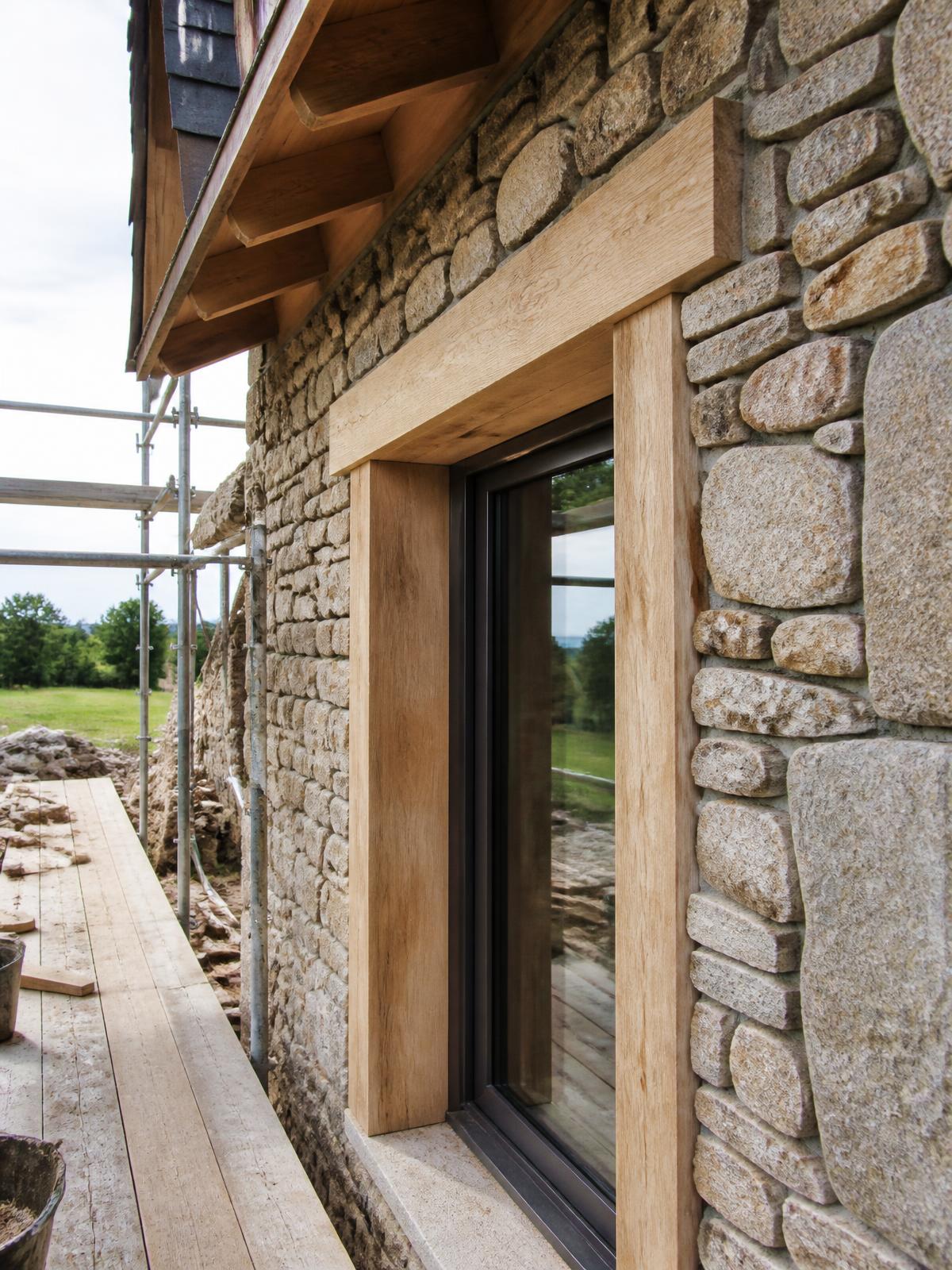 Chantier de rénovation en pierre et bois mené par KEREIS HABITAT